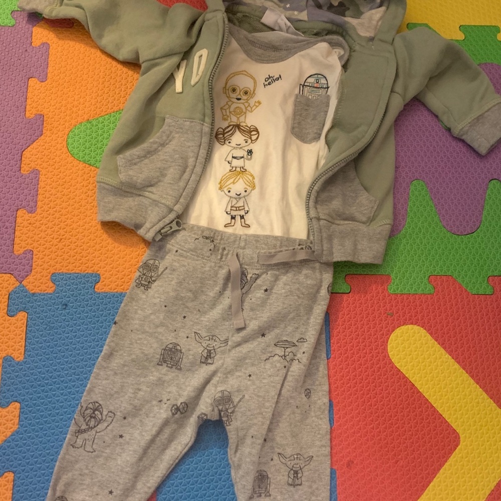 Adorable Star Wars 6-12 month set!